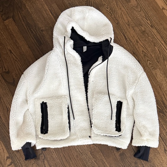 Varley Jackets & Blazers - Varley Women’s White Teddy Jacket